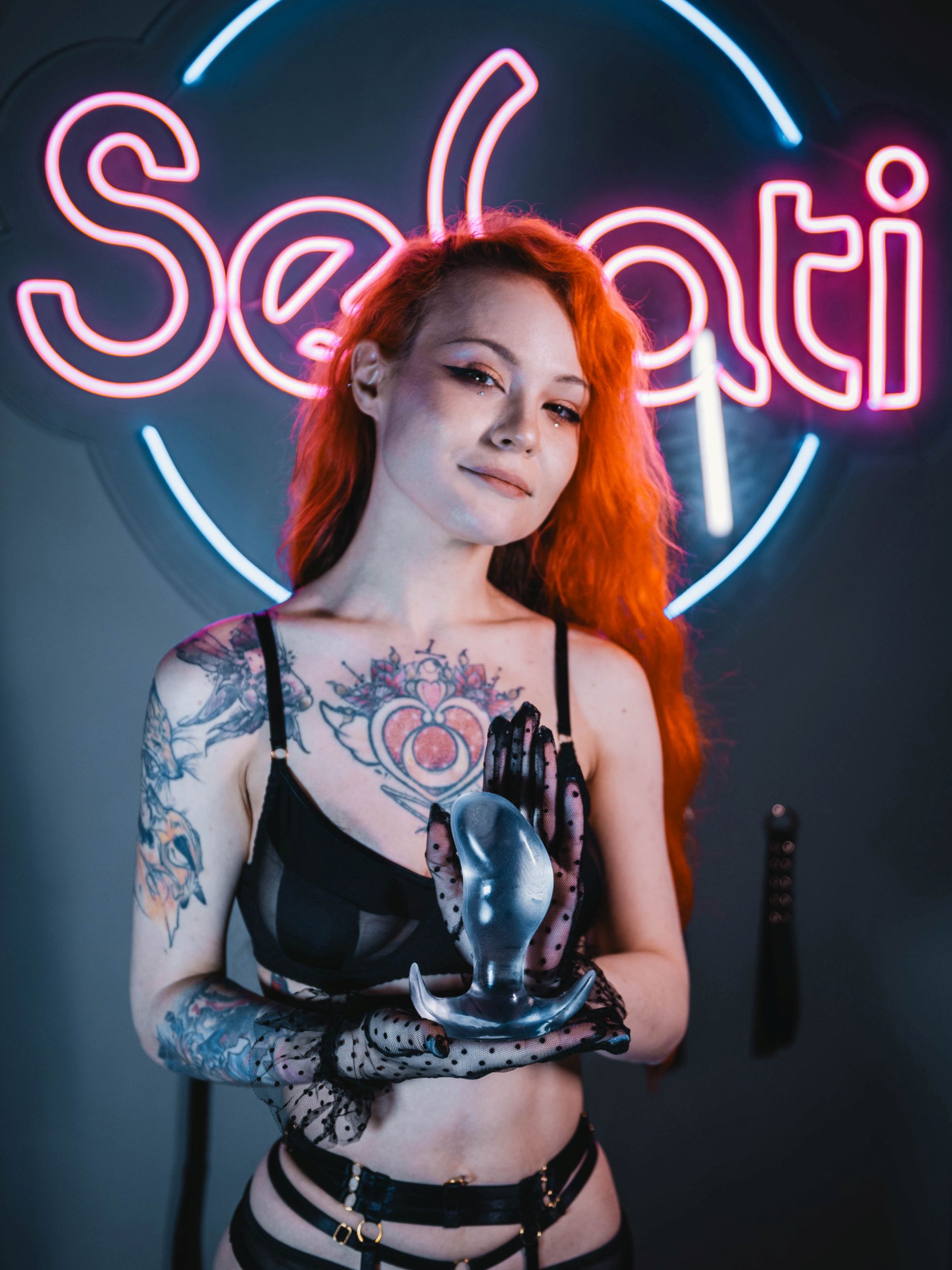 Анальная пробка SeSati, 15 см, обтекаемая загнутая, с ограничителем